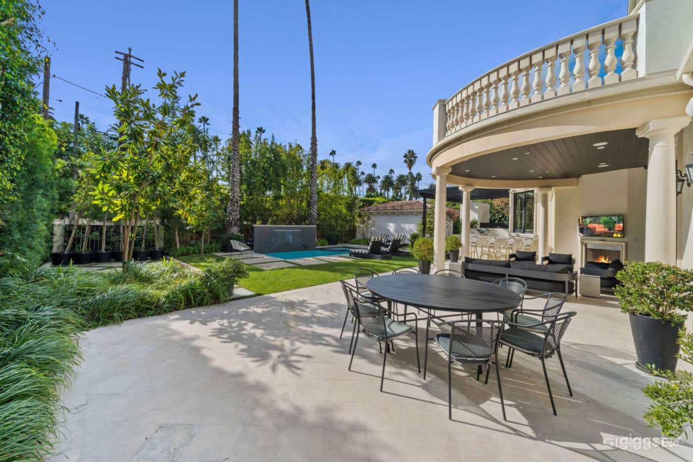  CAMDEN VILLA: IDEAL FOR PRODUCTION/POOL Photo 4