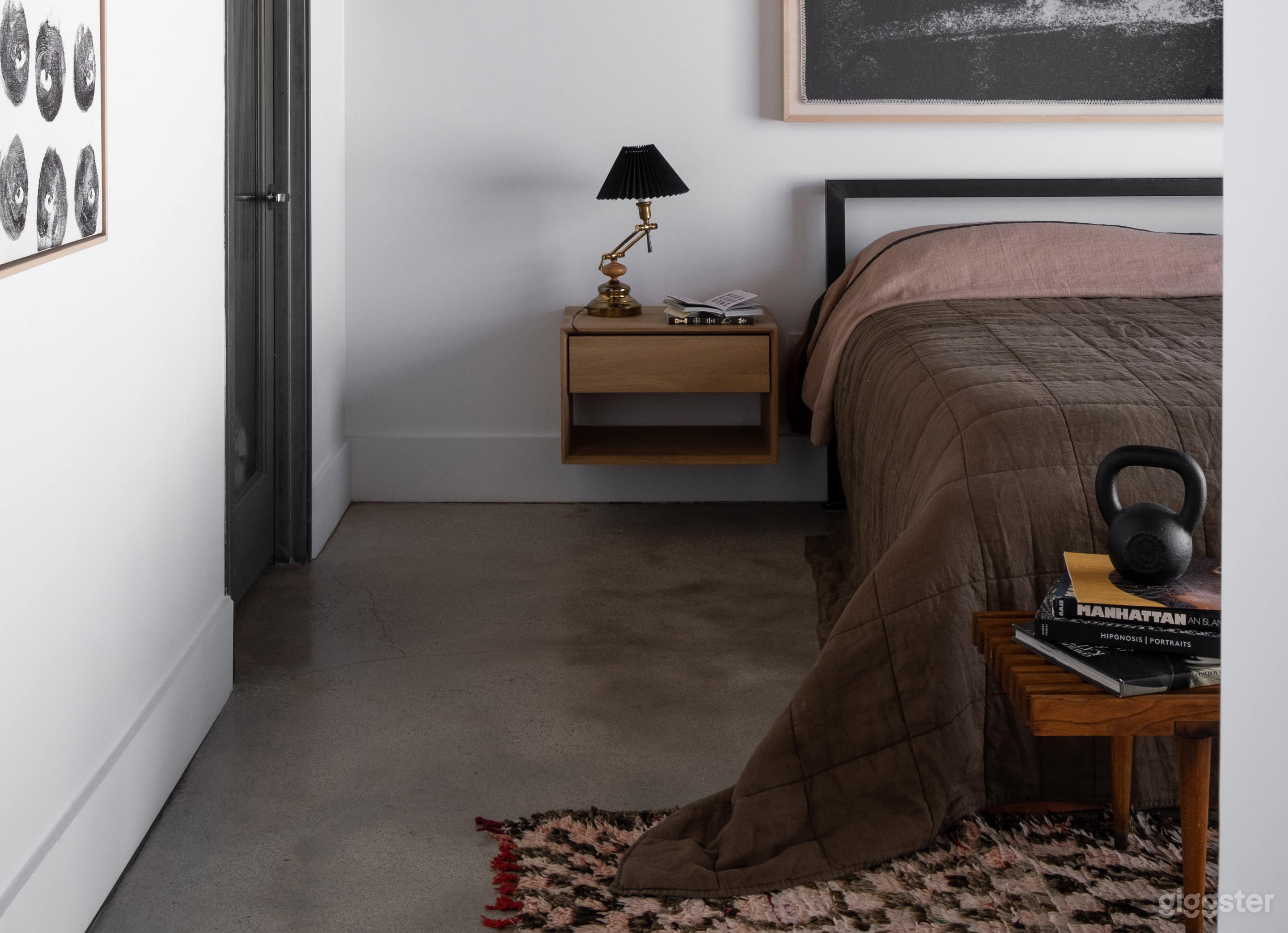 Modern Design Loft w/ 18ft Ceilings Photo 4