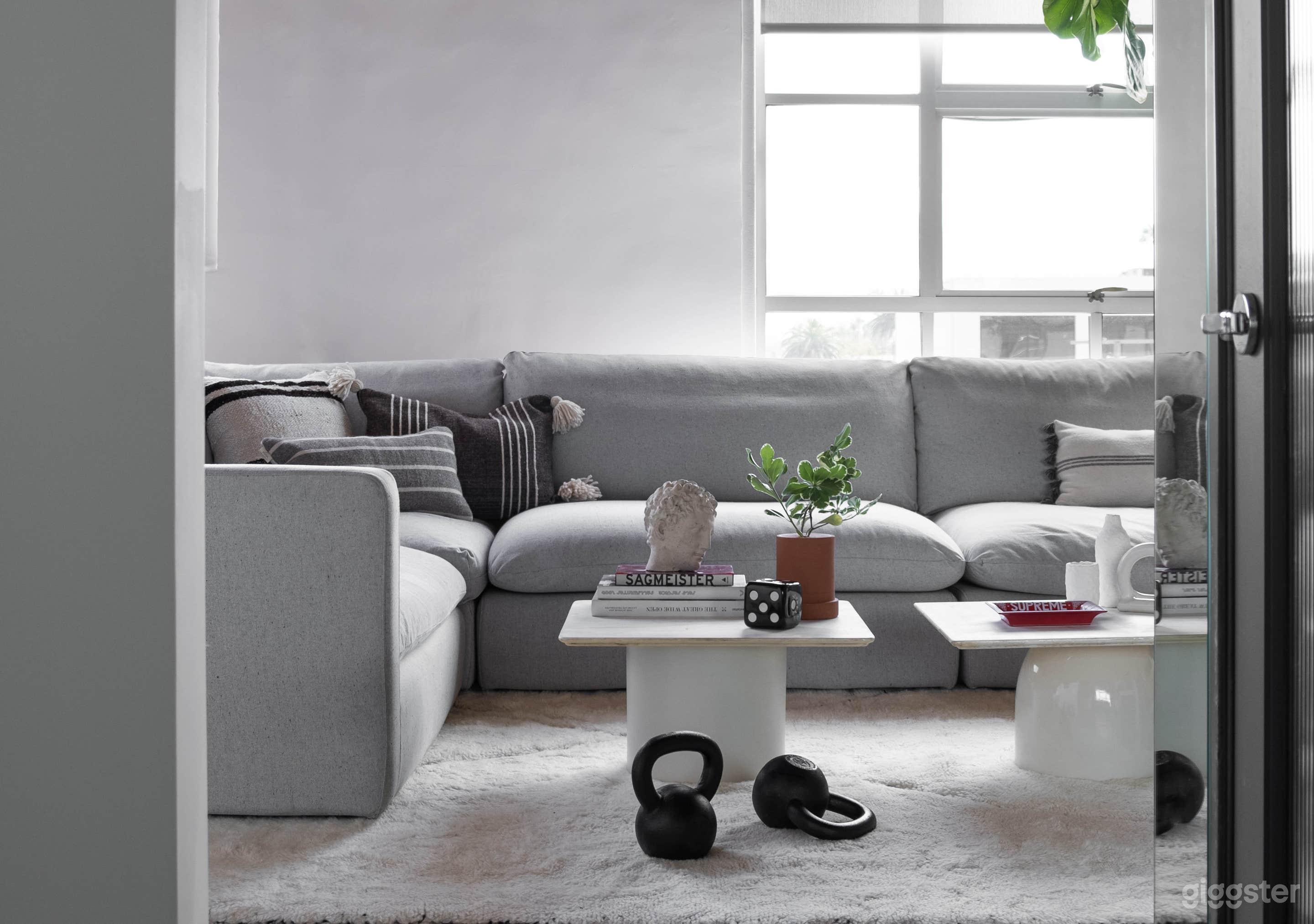 Modern Design Loft w/ 18ft Ceilings Photo 3