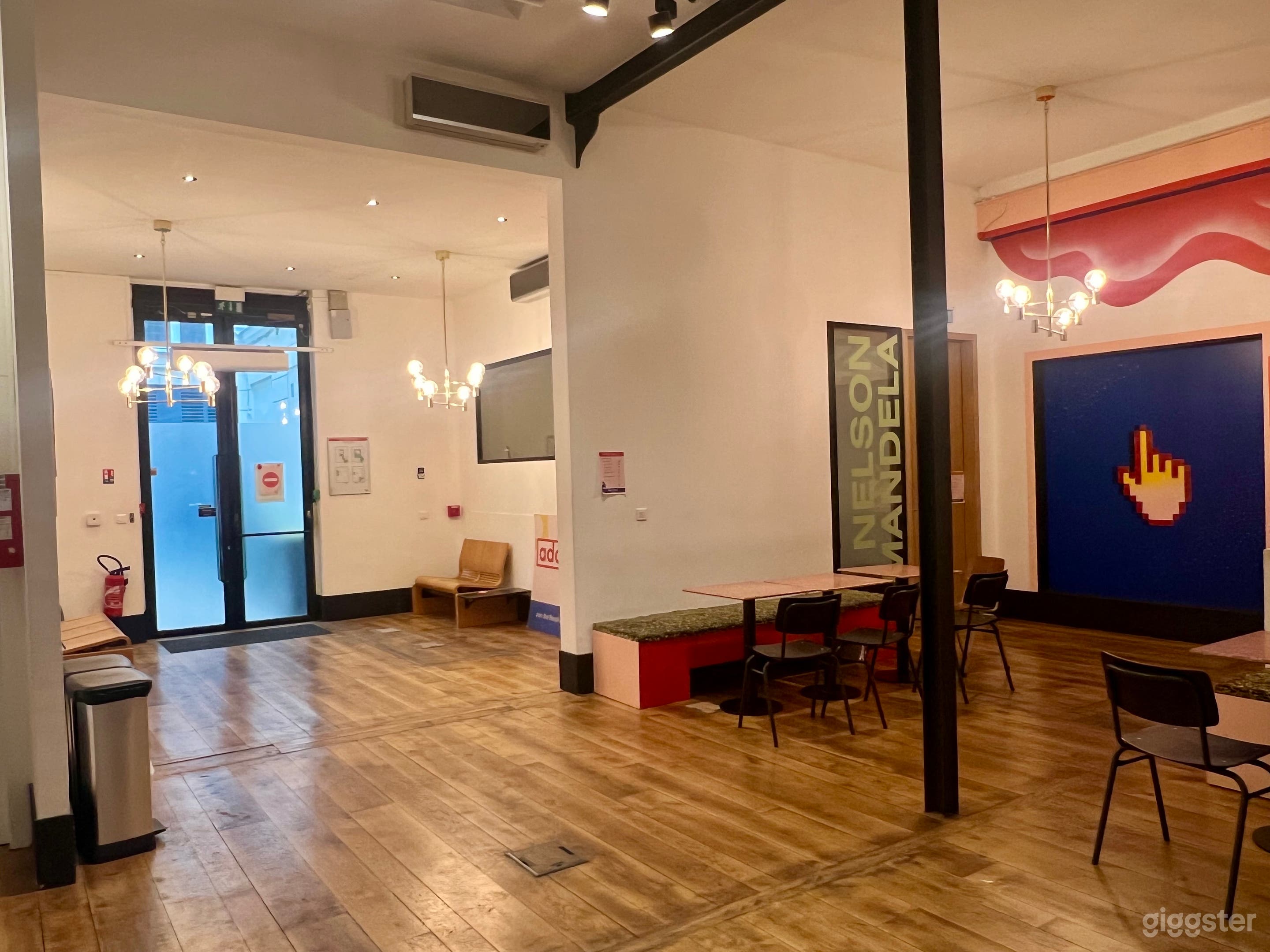 Photo de Espace non conventionnel sous une verrière industrielle 3