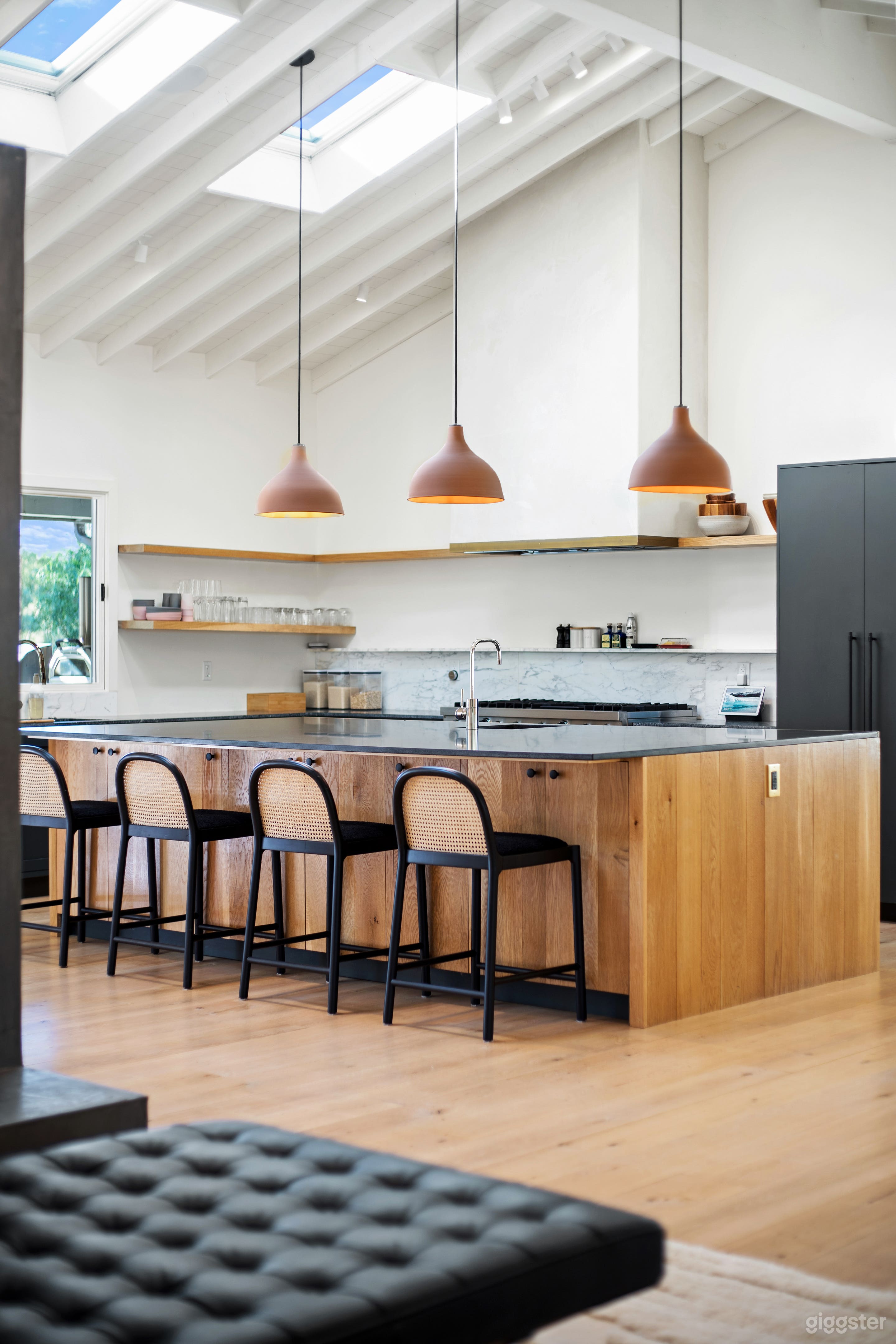 Serenity Heights: Scenic Poolside Oasis Photo 3