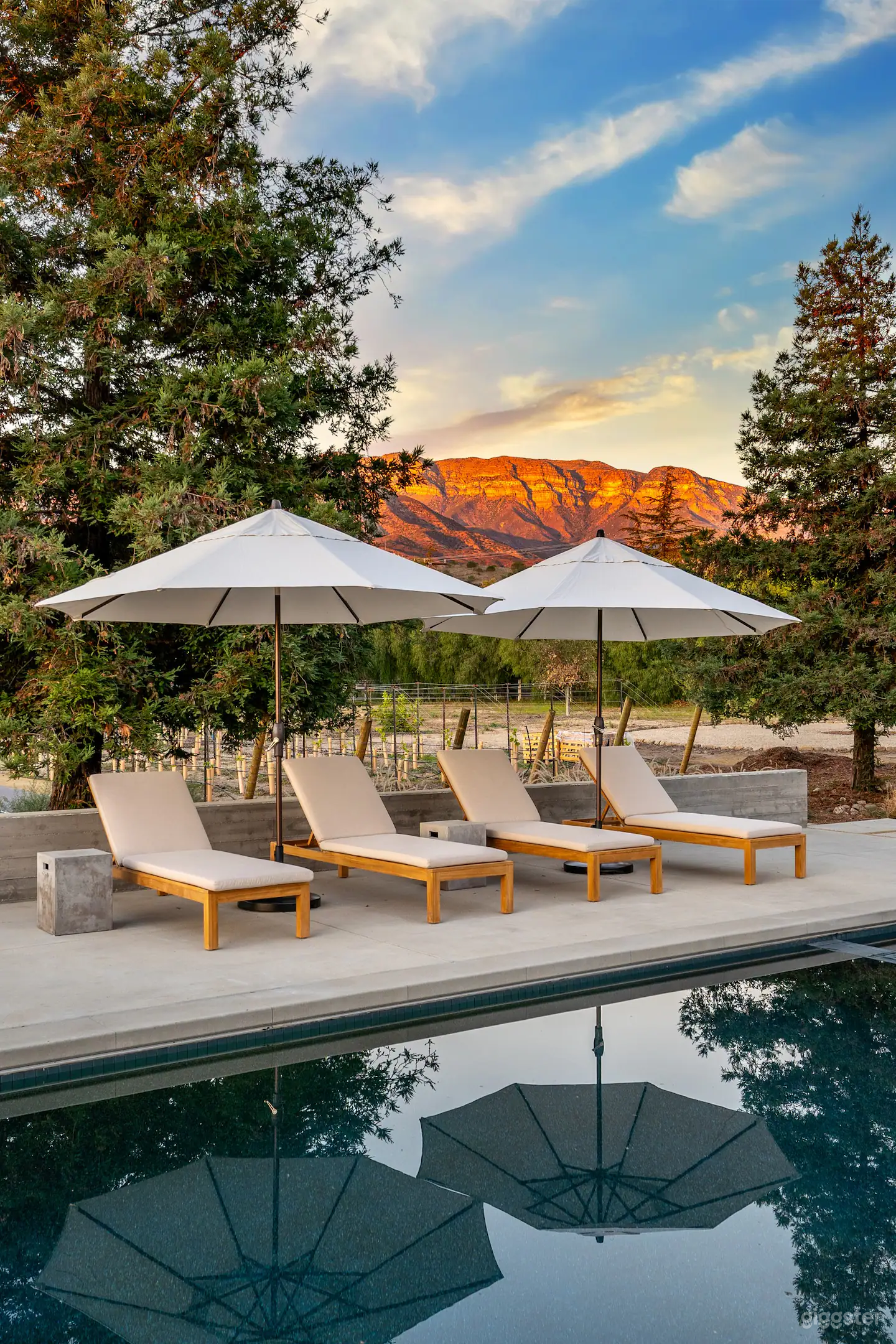 Serenity Heights: Scenic Poolside Oasis Photo 2