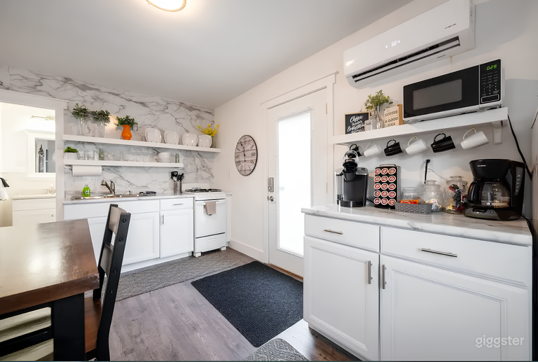  Downtown Indy Studio Apartment 