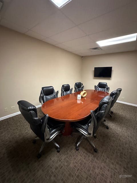 Meridian, 8-Person Conference Room Photo 2