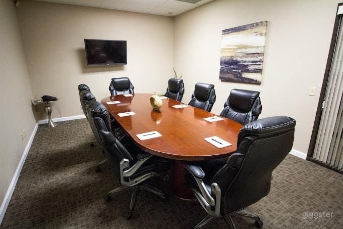 Meridian, 8-Person Conference Room Photo 1