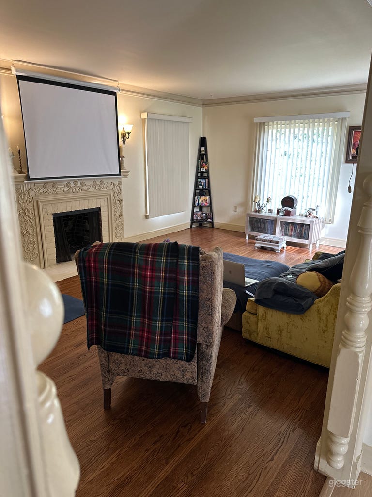  1930s Americana home with horse head hitching post 