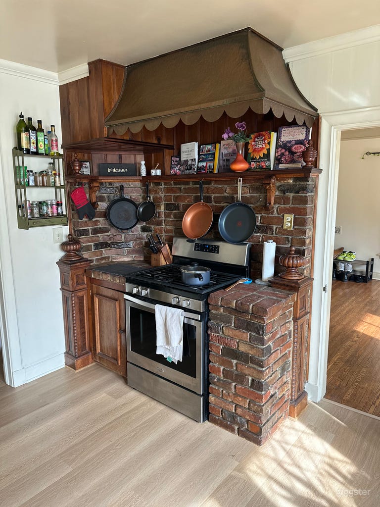  1930s Americana home with horse head hitching post 