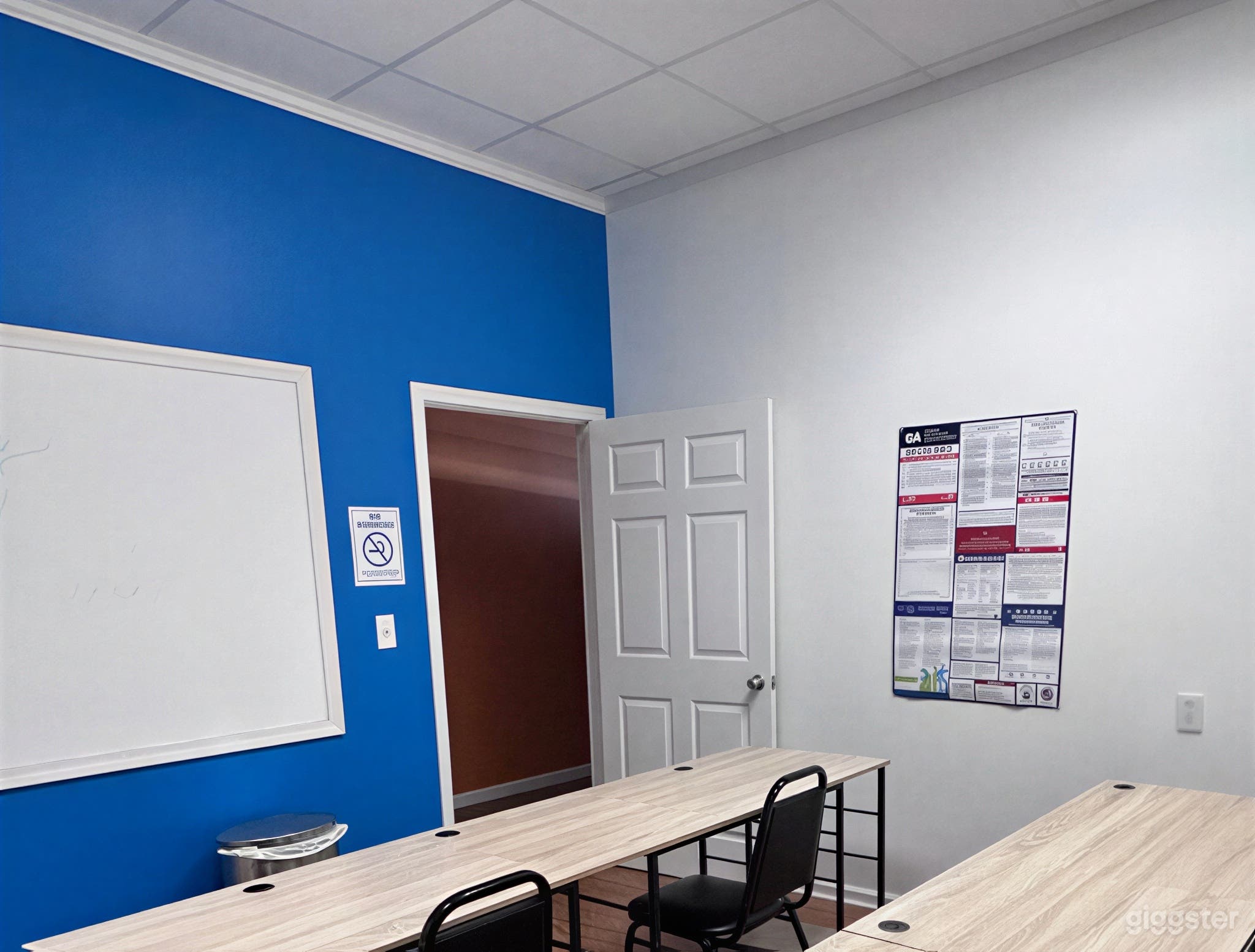 An intimate seminar room (6-8 pax) Photo 3
