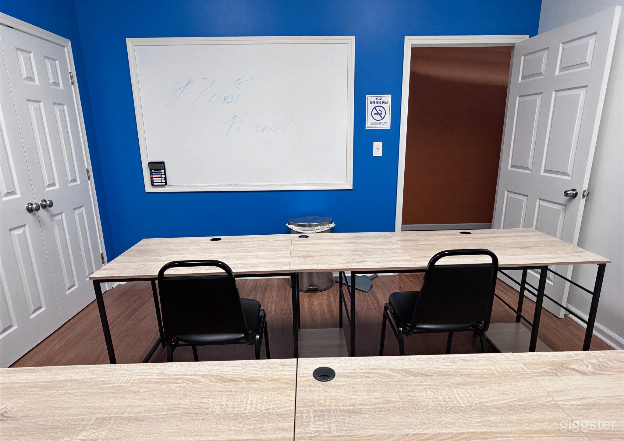 An intimate seminar room (6-8 pax) Photo 4
