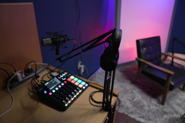  STUDIO LIT STUDIO DE PODCAST CRÉATIF AVEC ÉQUIPEMENT SONORE 