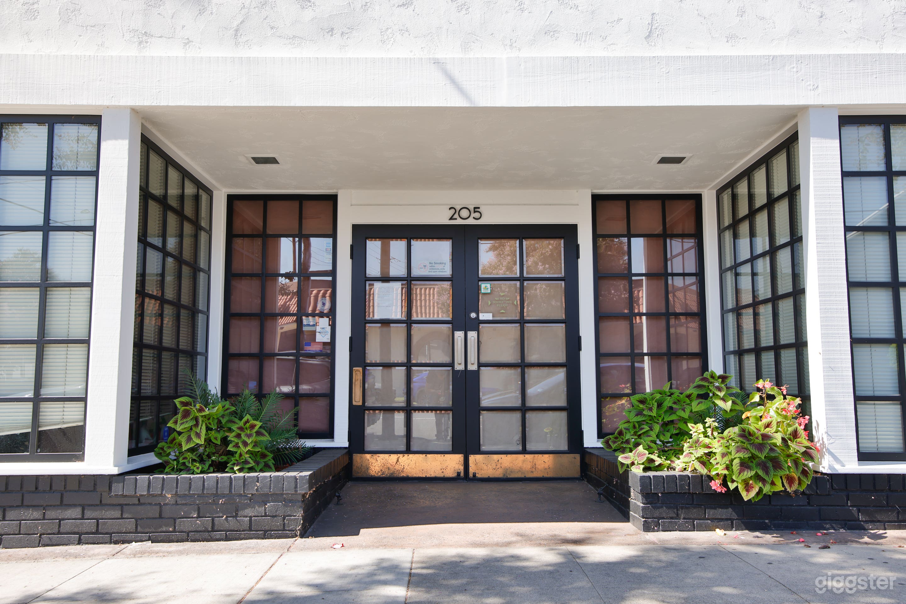 Huge  industrial building with multiple spaces  Photo 3