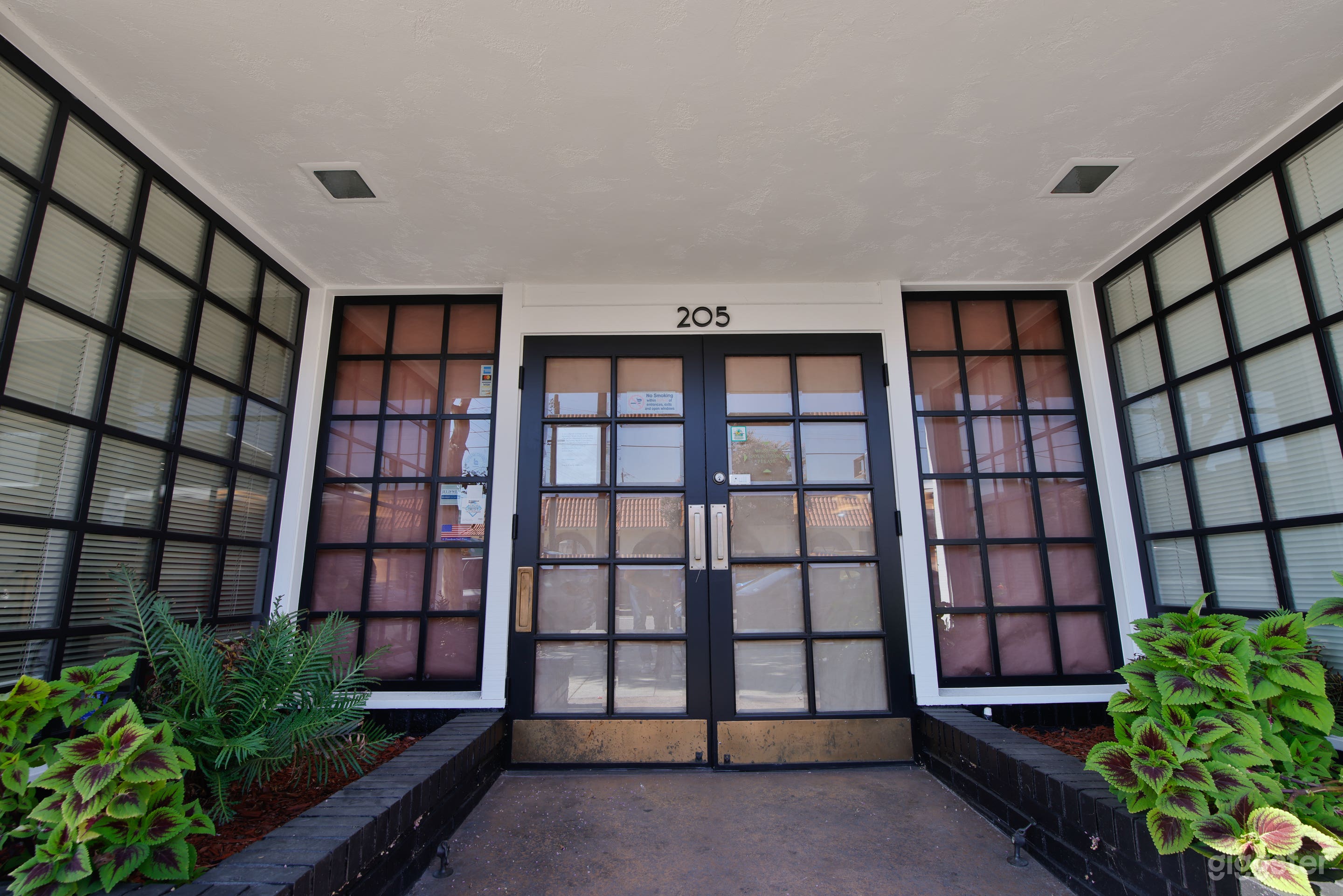 Huge  industrial building with multiple spaces  Photo 4