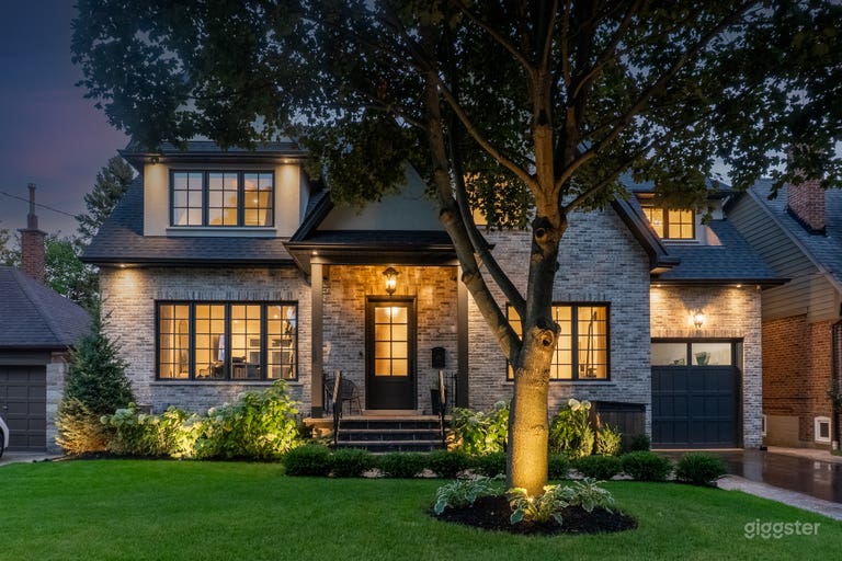  Grand Luxurious South Etobicoke Home 