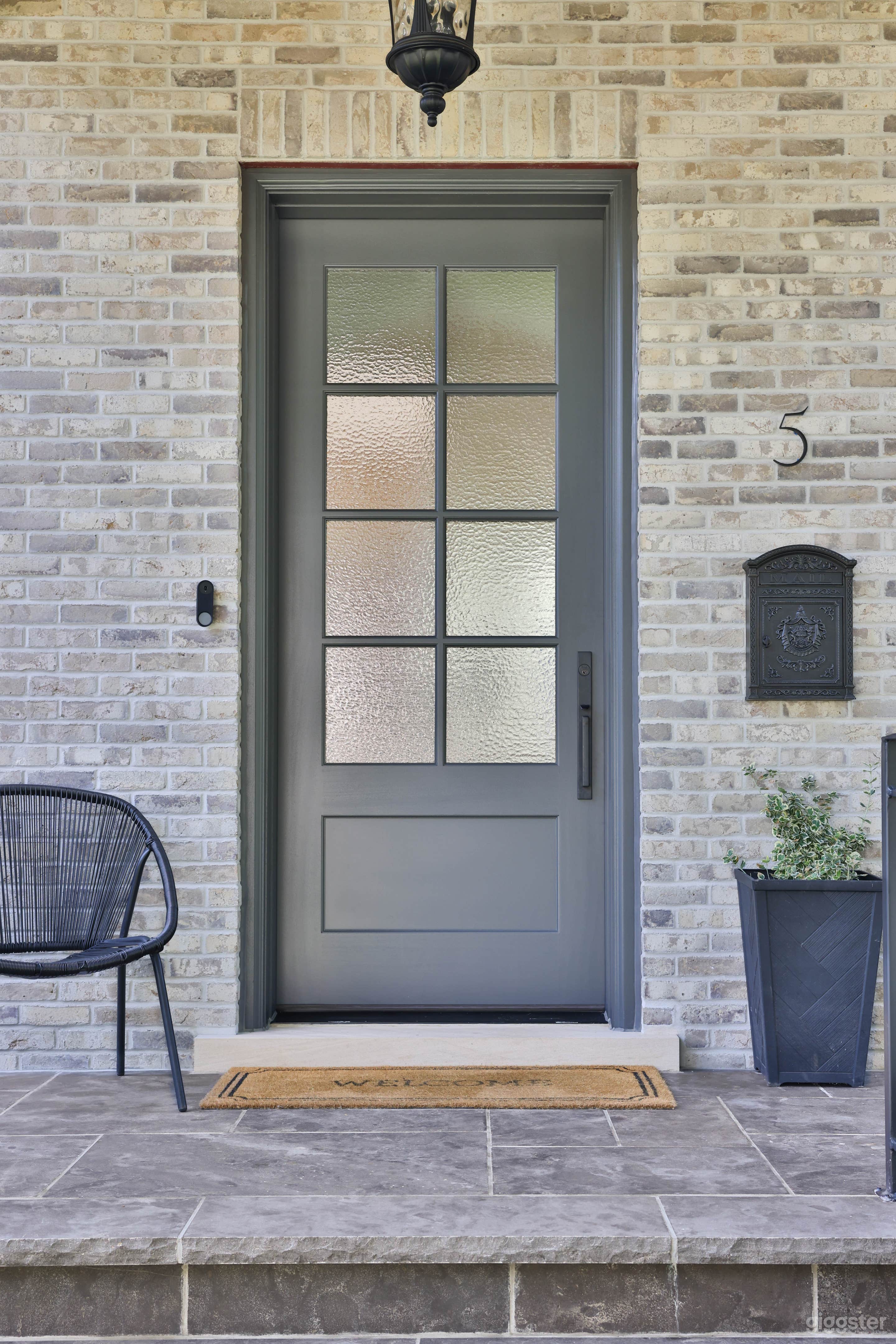 Grand Luxurious South Etobicoke Home Photo 3