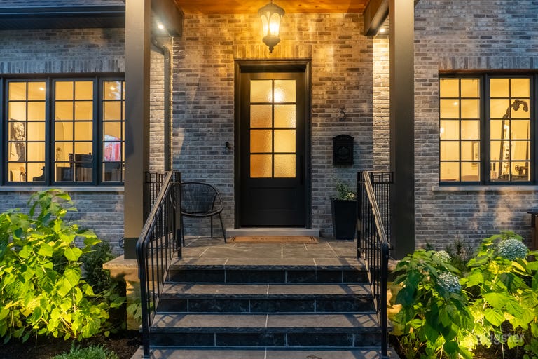  Grand Luxurious South Etobicoke Home 