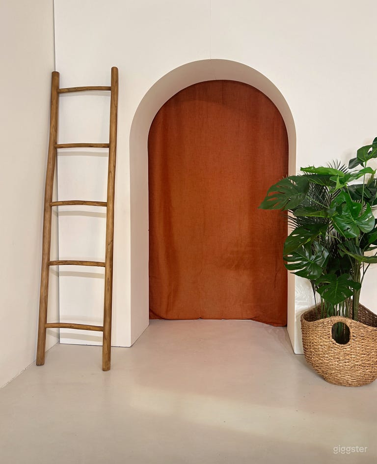  NOW OPEN ! New Multi Set Daylight Studio in DTLA! 