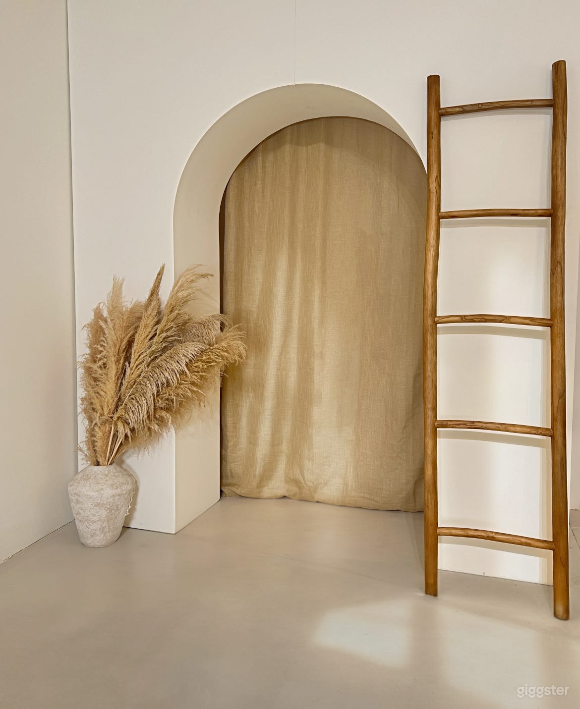 NOW OPEN ! New Multi Set Daylight Studio in DTLA! Photo 4