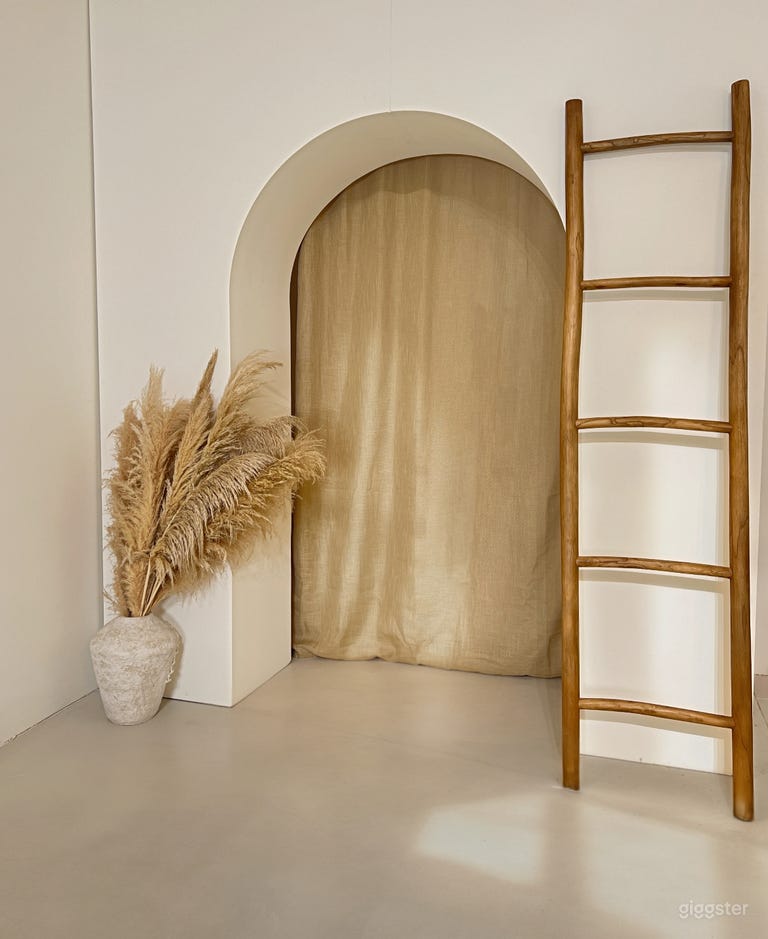  NOW OPEN ! New Multi Set Daylight Studio in DTLA! 