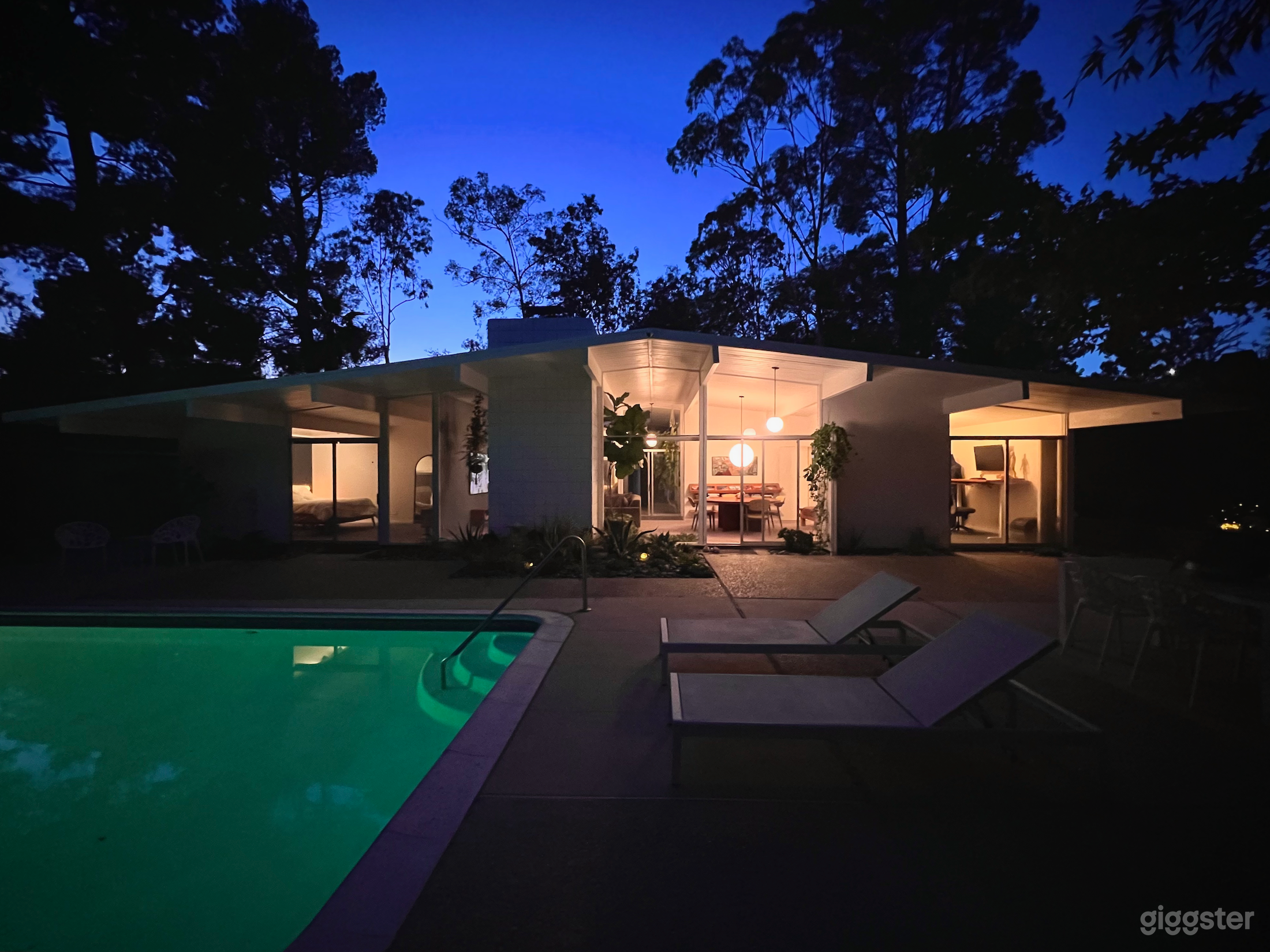 open and clear like a doll-house