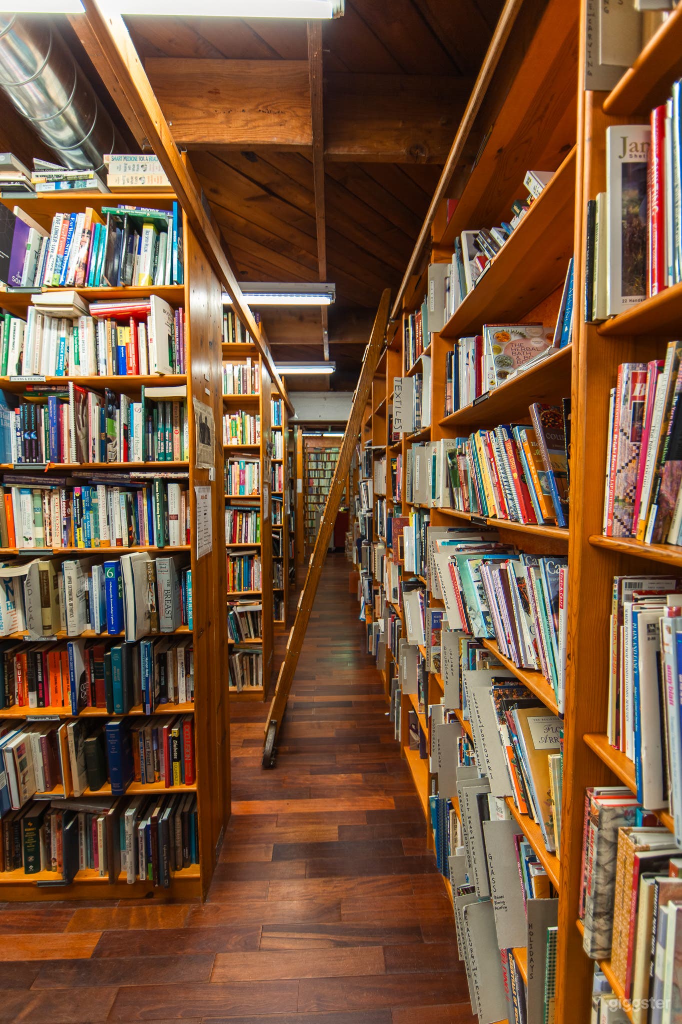 VALLEY BOOK STORE #296 Photo 1