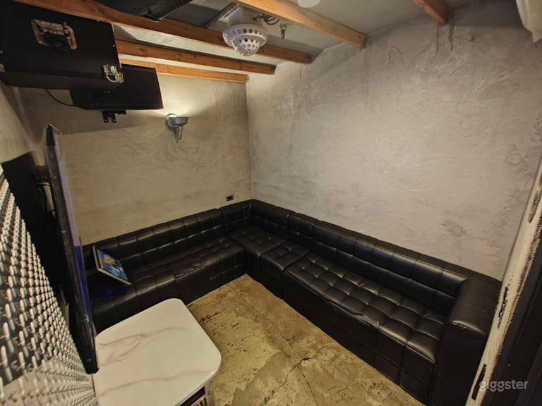  SMALL KARAOKE ROOM 