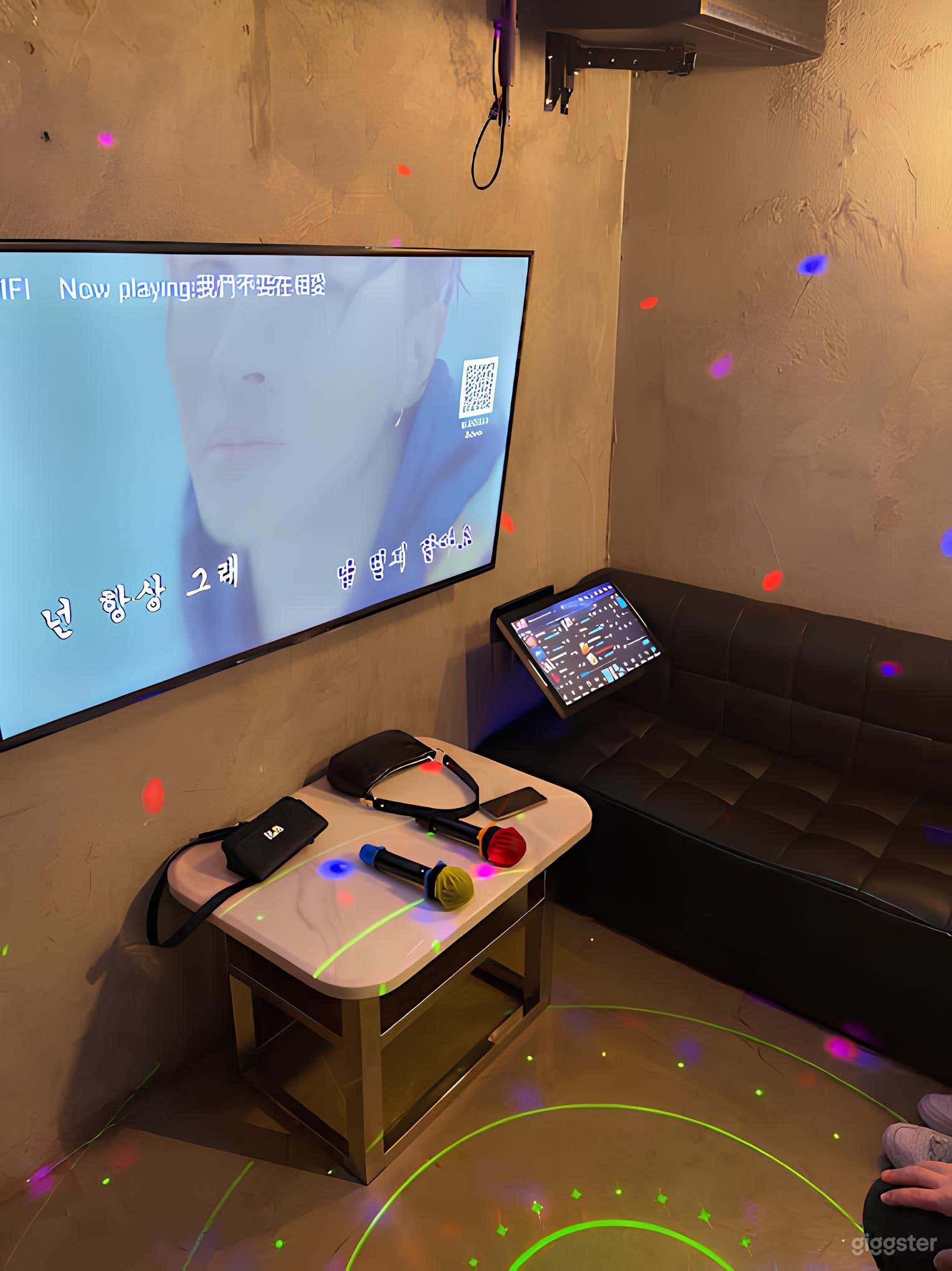 SMALL KARAOKE ROOM Photo 4