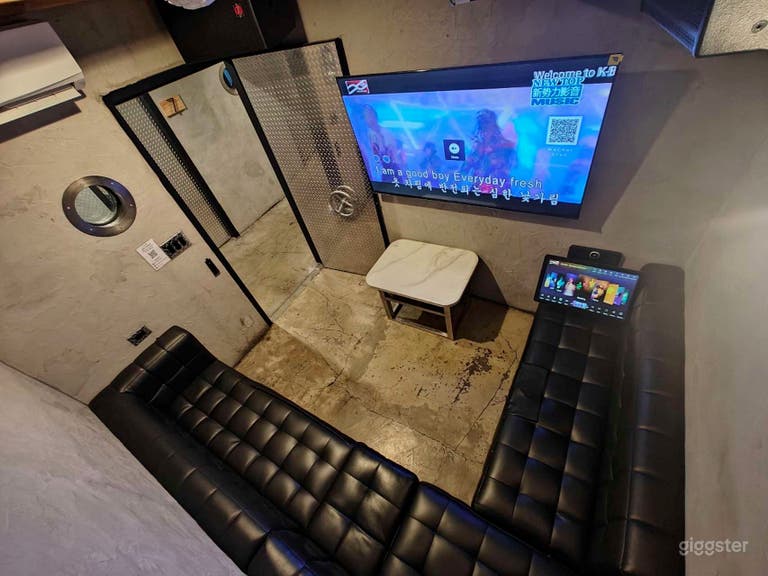  SMALL KARAOKE ROOM 