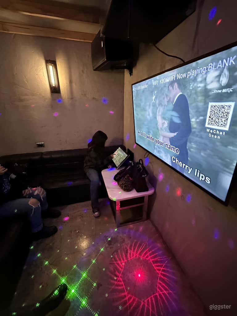  SMALL KARAOKE ROOM 