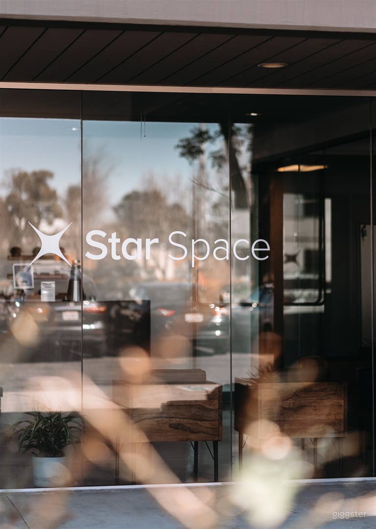  Star Space - The Living Room, a Modern Event Venue 