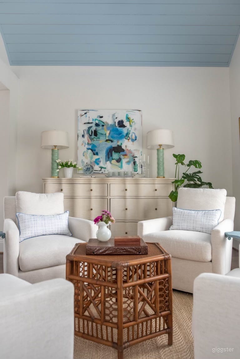 Open concept family home in a great neighborhood Photo 1