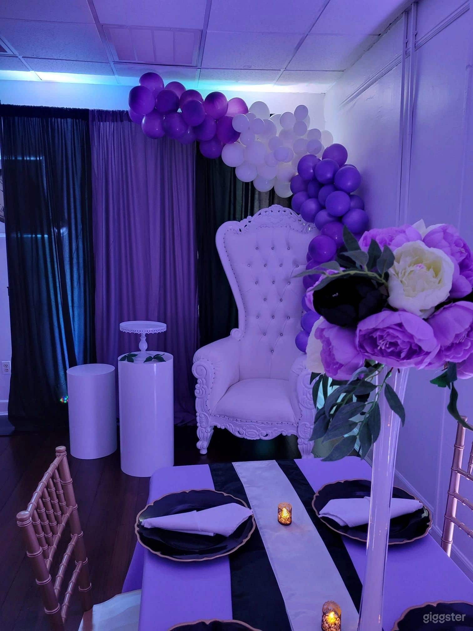 Intimate Space with a Blank Canvas Layout Photo 2