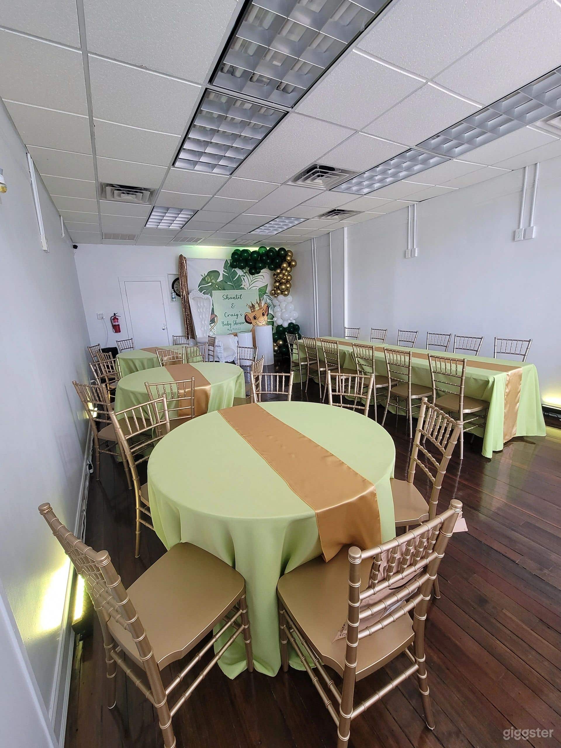 Intimate Space with a Blank Canvas Layout Photo 1