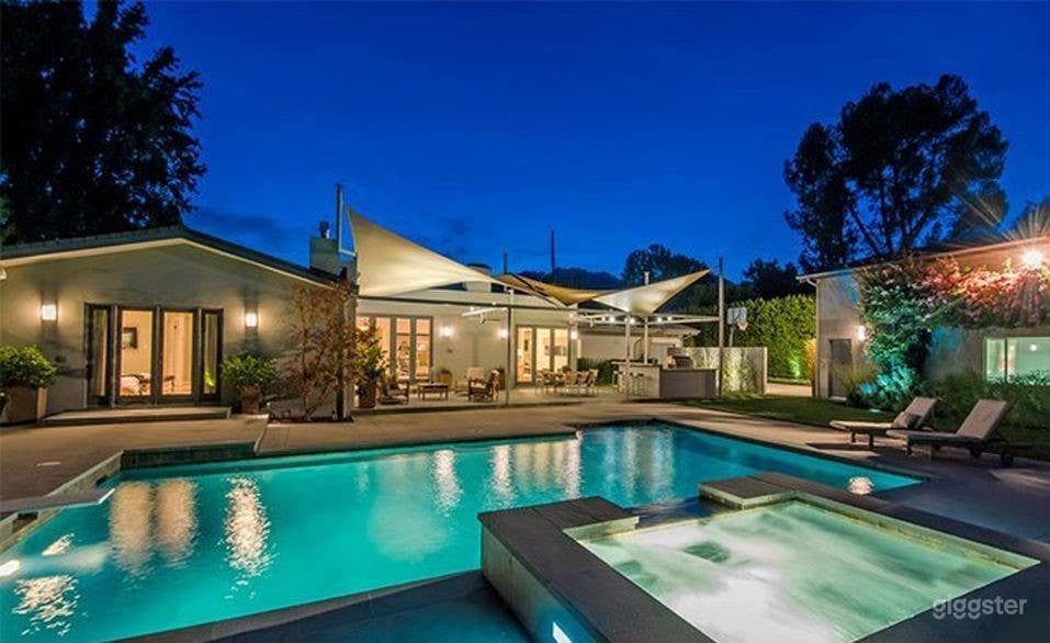 Minimalist Gorgeous House Photo 1