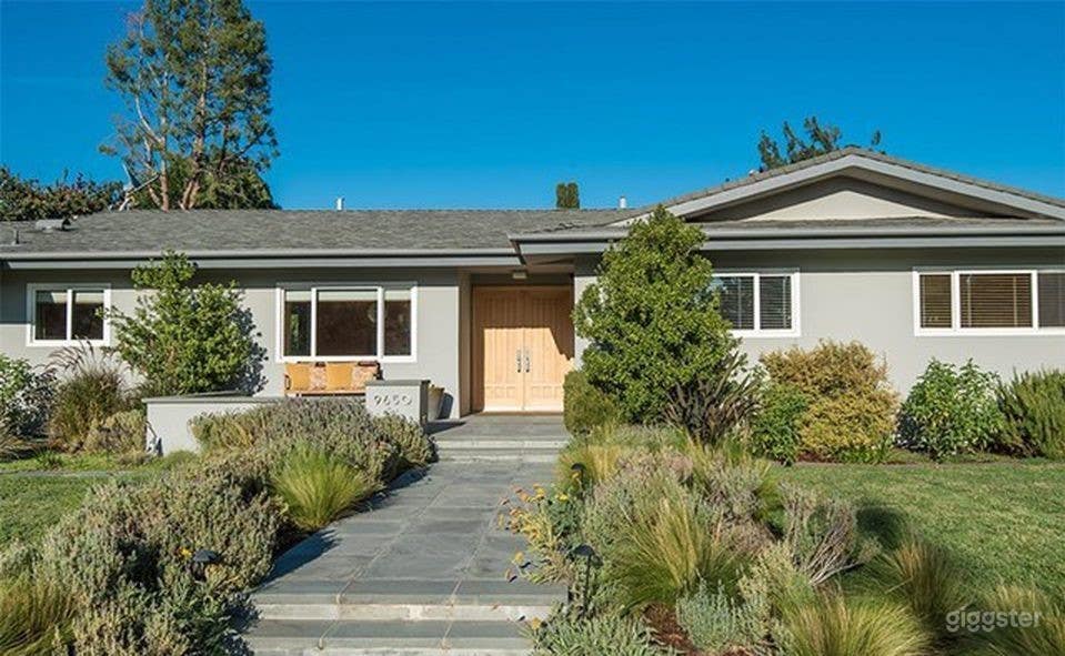 Minimalist Gorgeous House Photo 2