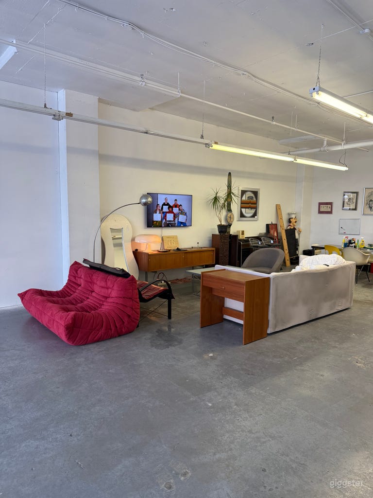  Our showroom is fully furnished with rare collectible pieces from Arteliersaint. Please note that furniture is rotated weekly. 