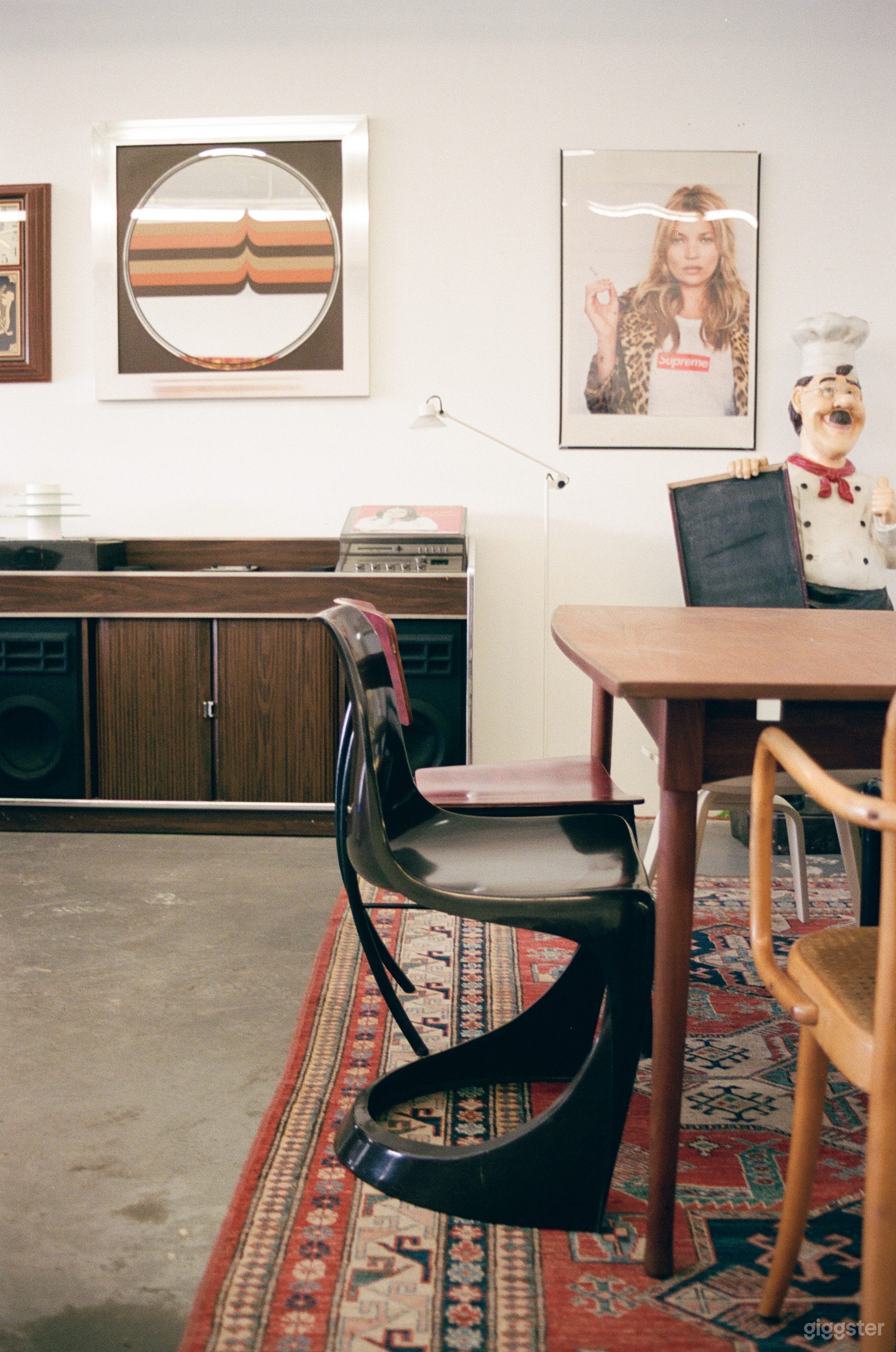 Creative showroom with collectibles furniture Photo 3