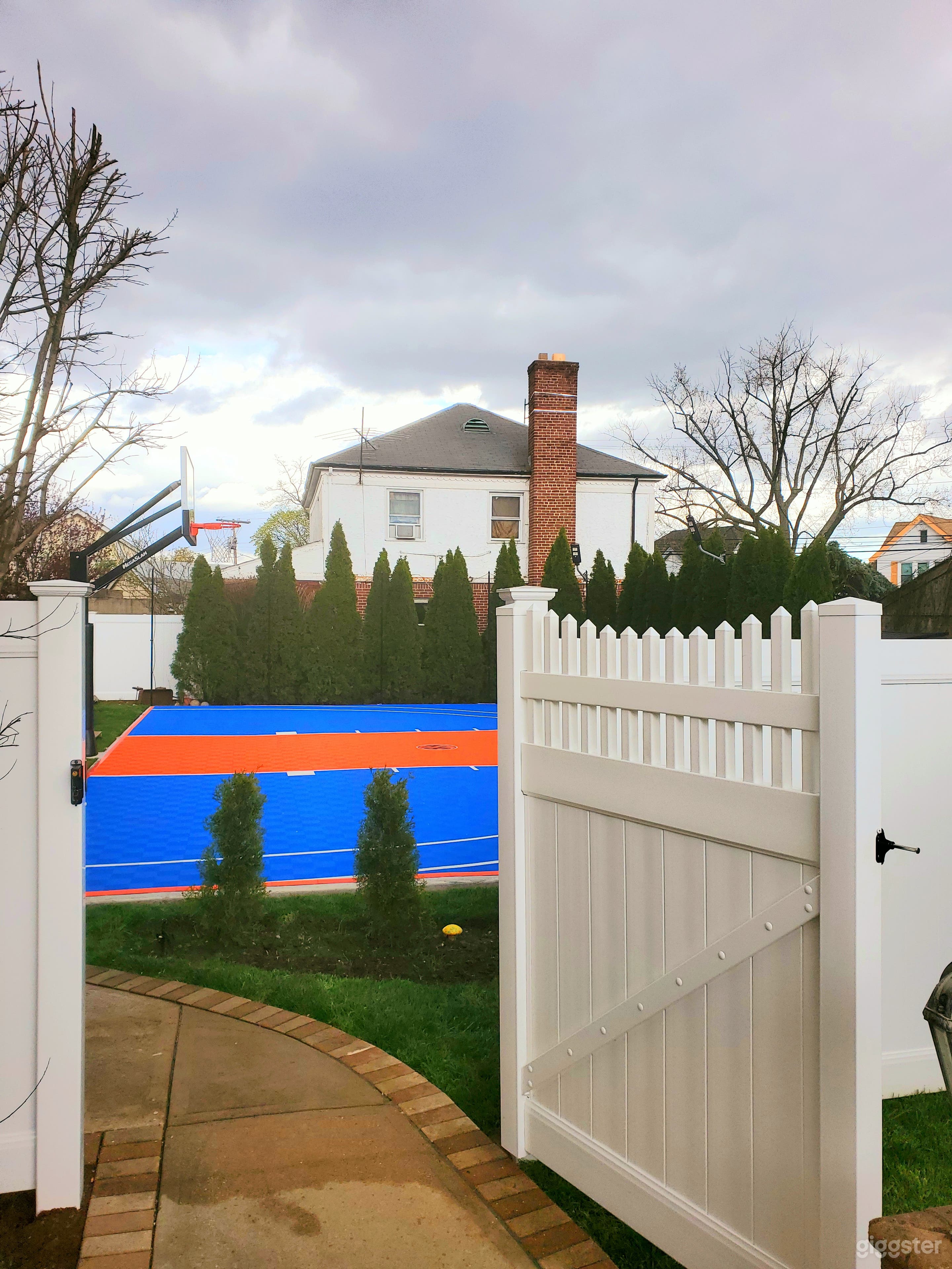 Colorful Family House Photo 3