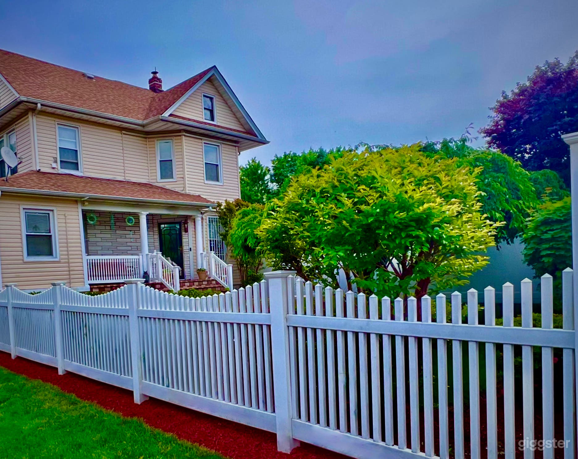 Colorful Family House Photo 1