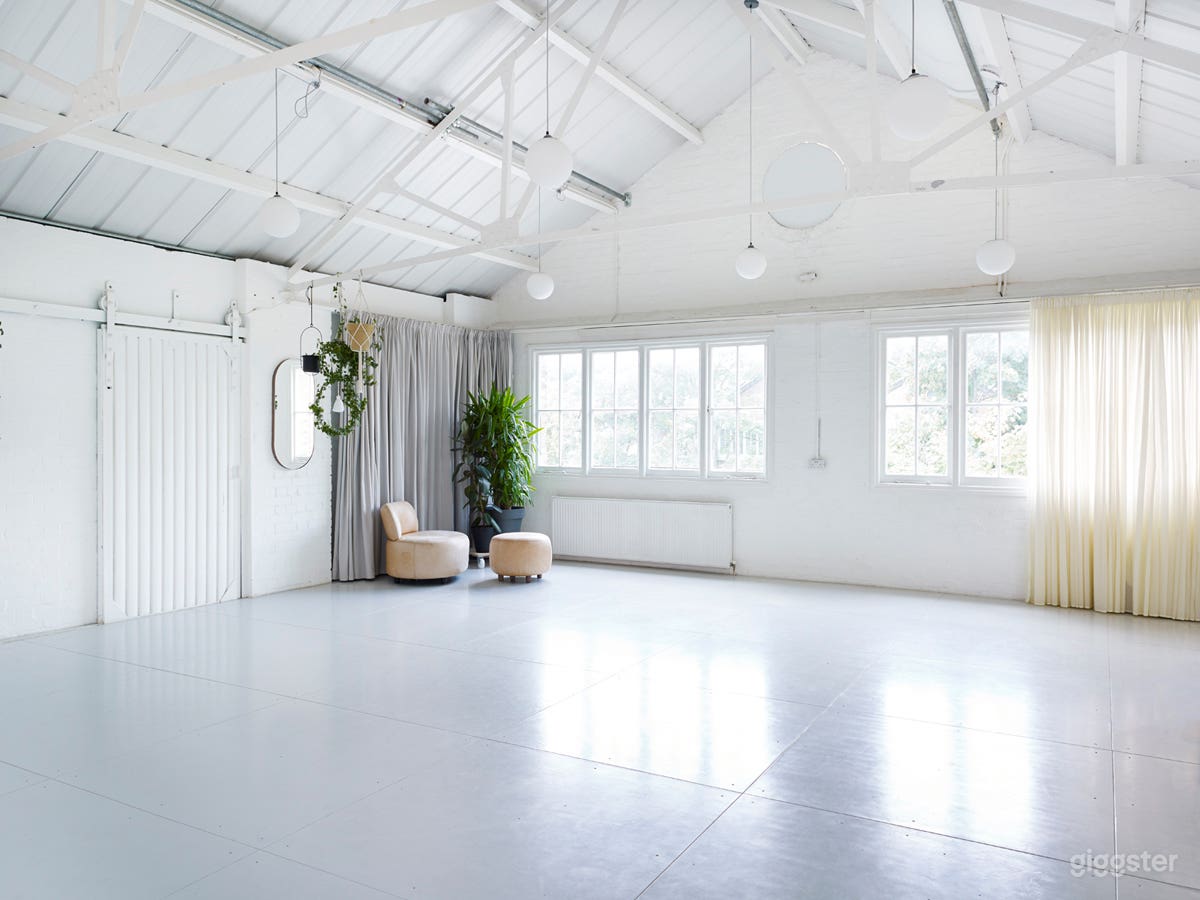 Studio White Photo 1