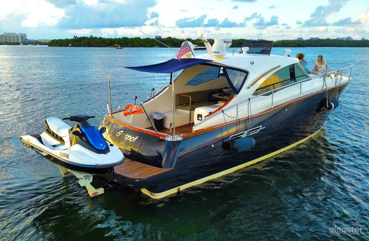 Compact and Stylish Austin Parker  Photo 2