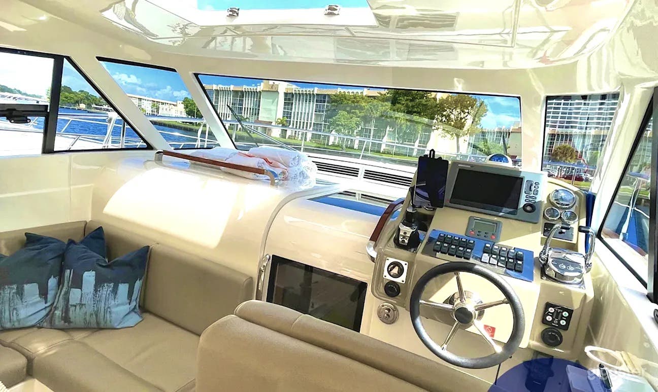 Compact and Stylish Austin Parker  Photo 4