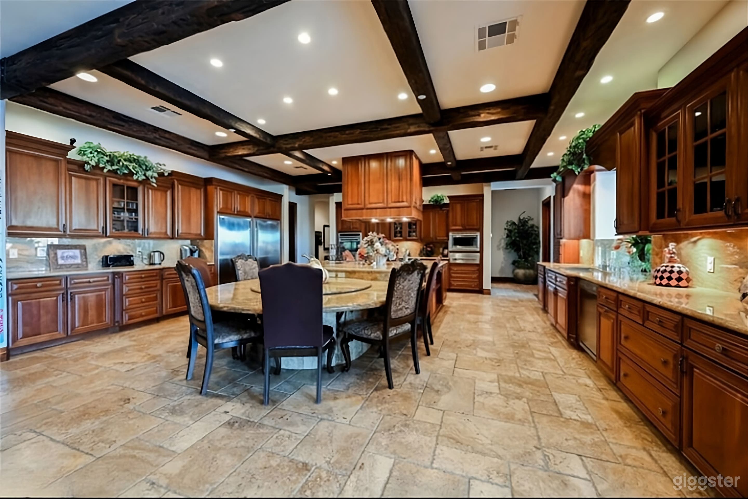 Luxury Mansion with Pool and Grand Interiors Photo 3