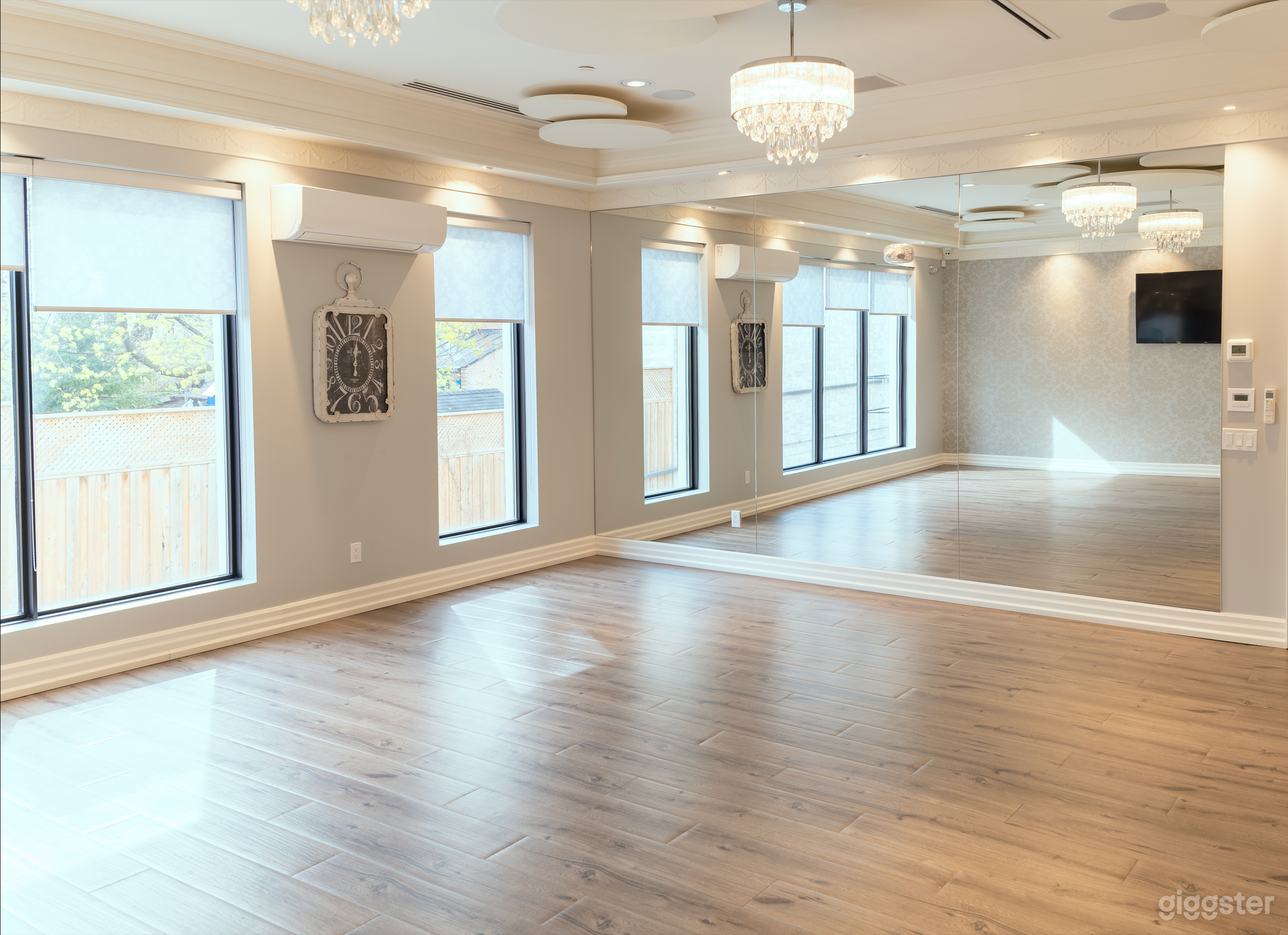 Chic Corporate Space Photo 1