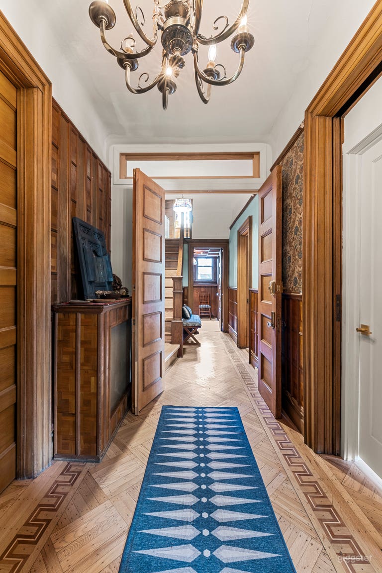  Manoir de Brooklyn 1908 : lambris en bois, vitraux, jardin arrière 