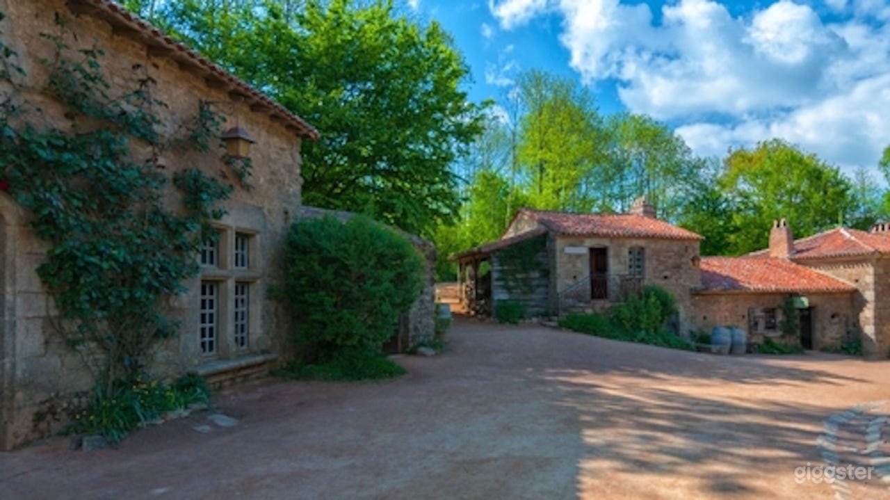 18th Century Village - Houses, craftsmens workshop Photo 1