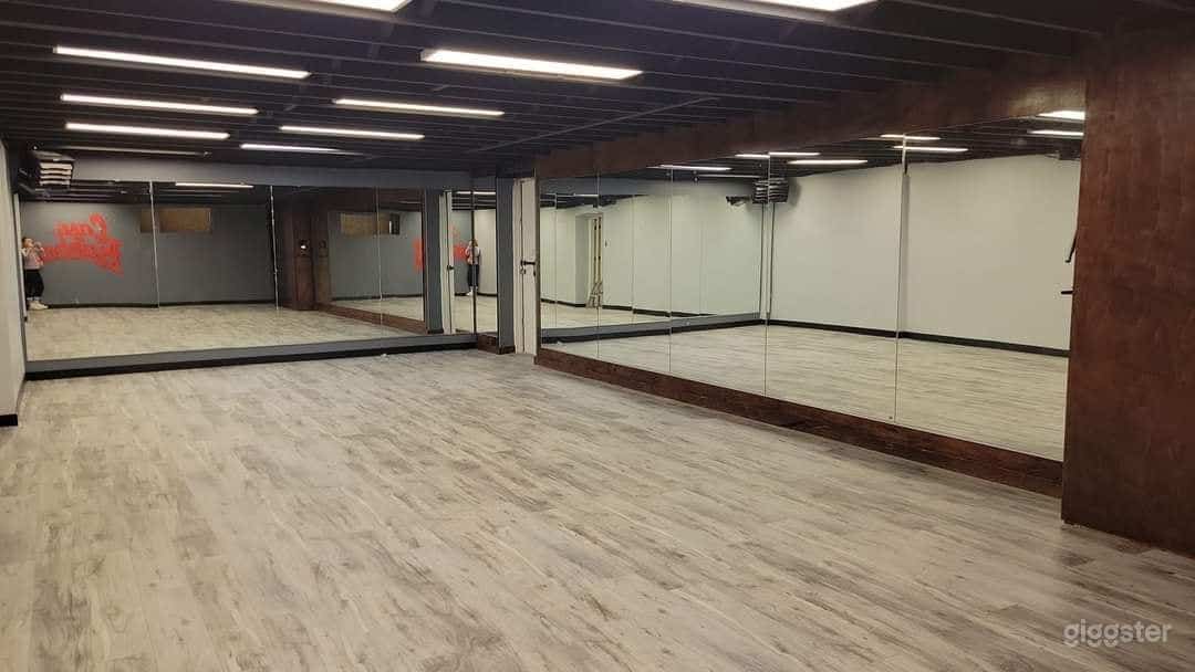 Beautiful Lighting and Wooden Floors Photo 4