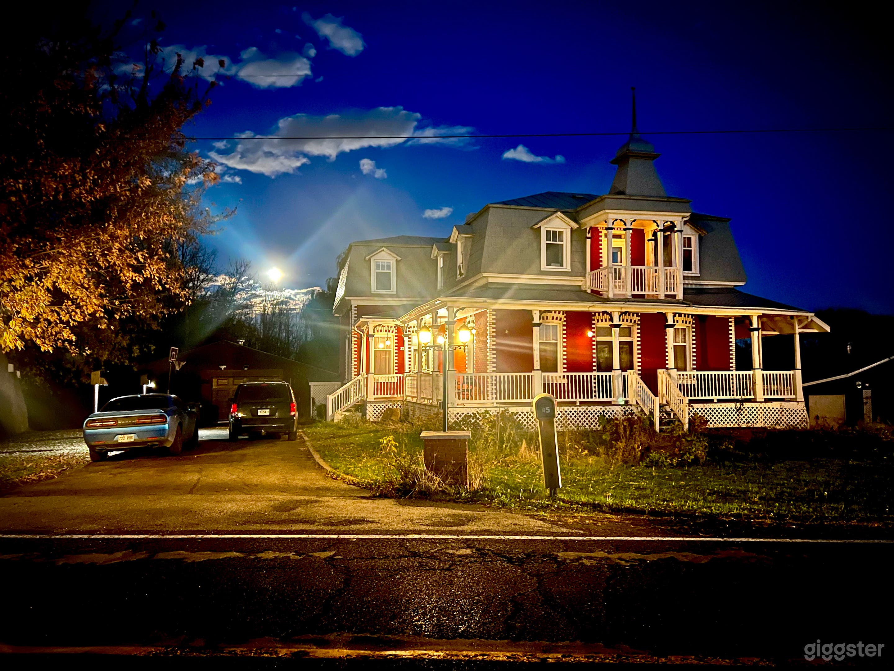 1915 Victorian Farmhouse 66000sq ft Event space Photo 1