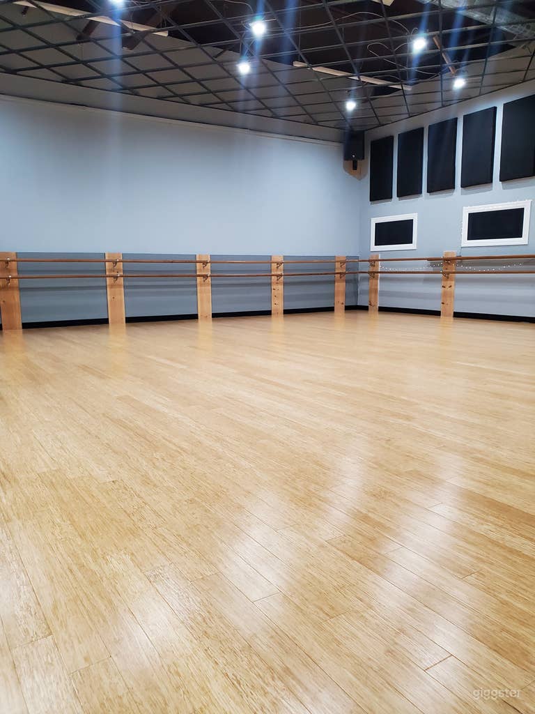  Estudio de Danza A (990 PIES CUADRADOS) 