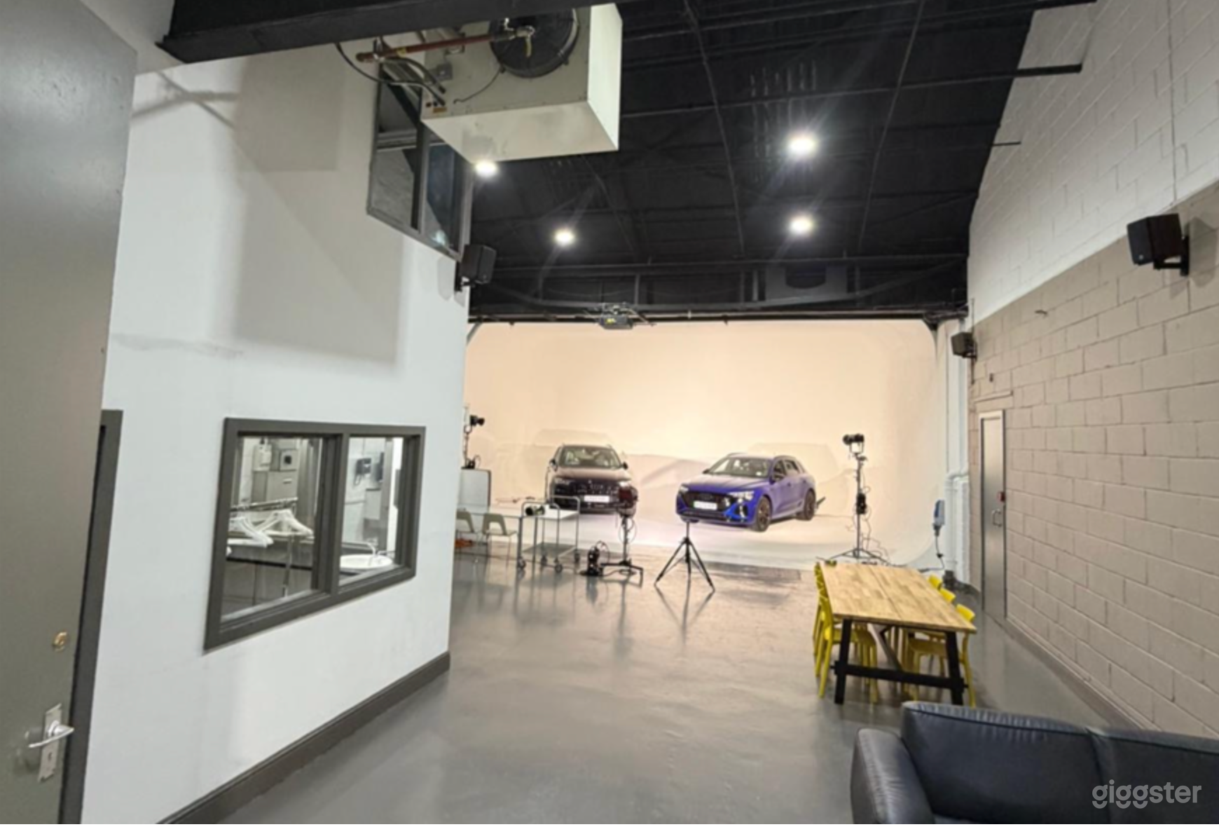 STUDIO 7 Infinity Cove Photo 2