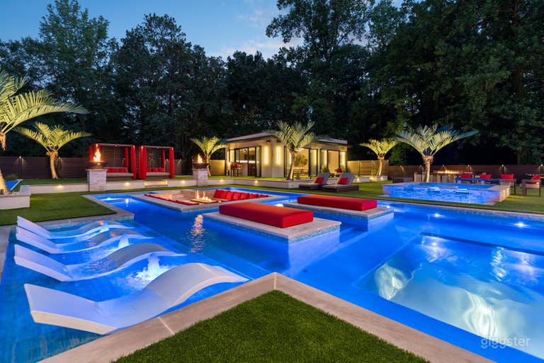  Luxury Modern Pool and Resort Backyard in Buckhead 